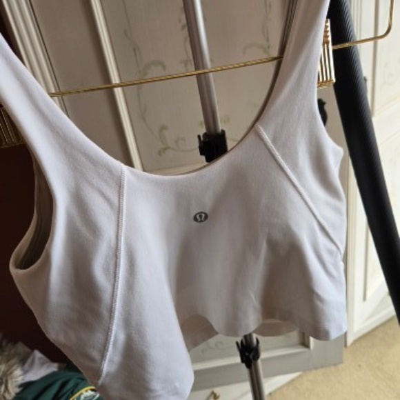 LULULEMON. White top. - Picture 6 of 7
